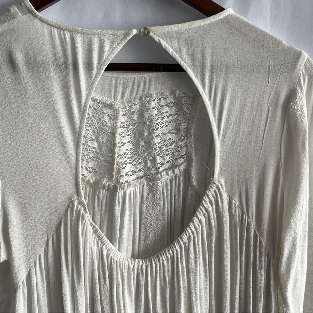 Urban Outfitters En Creme White Crochet Top with Open Back - Picture 7 of 7
